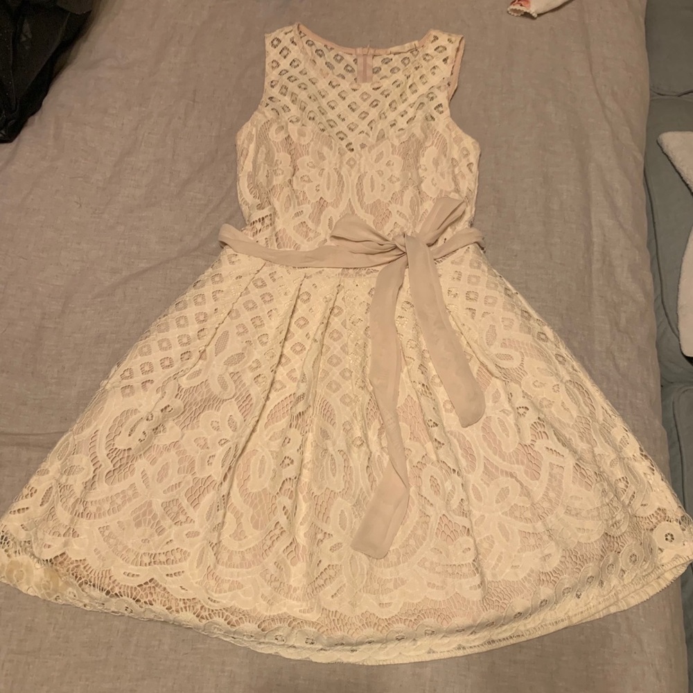 Cream lace short dress with bow waist & full skirt